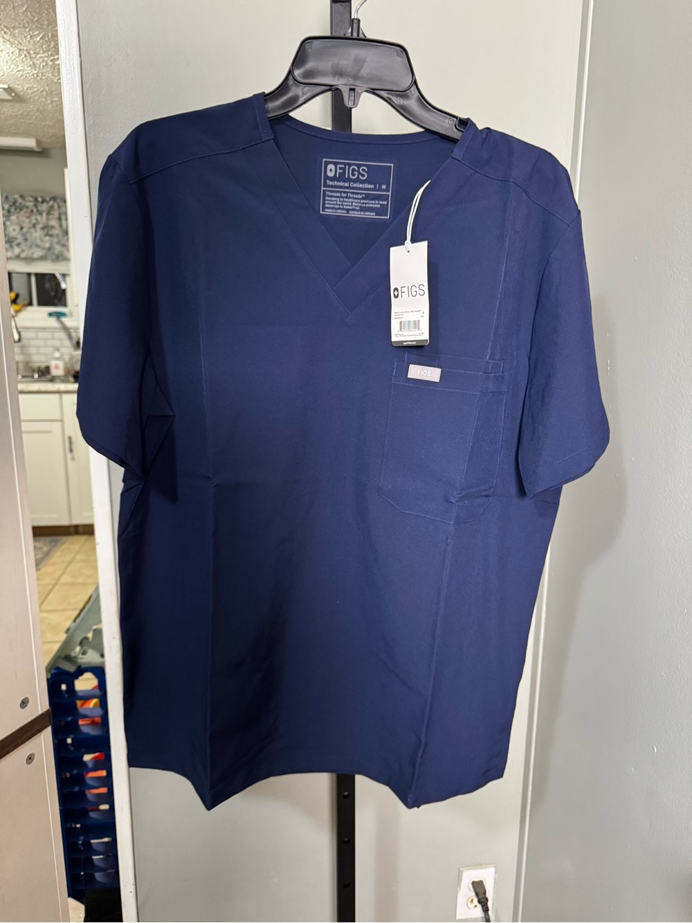 NWT FIGS Men's Leon Free X Navy V-Neck Scrub Top